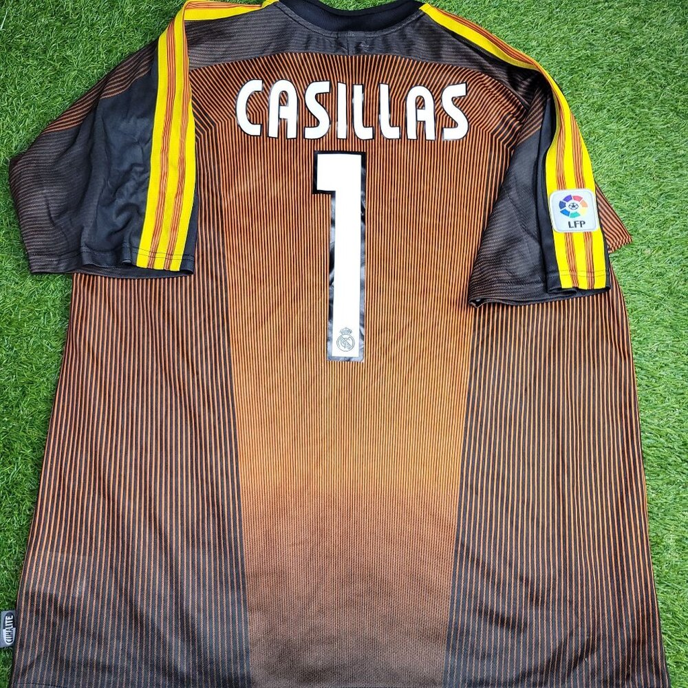 Casillas Real Madrid 2003 2004 Soccer Jersey Shirt L SKU# 913941